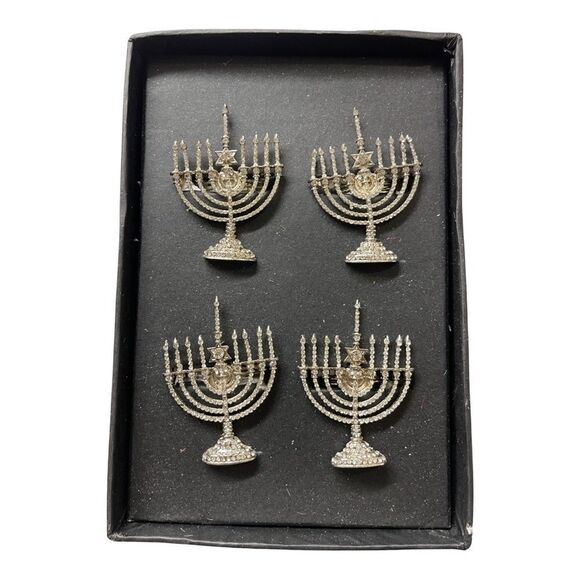 Rachel Roy Silver Hanukkah Napkin Rings Rhinestone Crystal Menorah Set (4) NWT - Picture 1 of 7